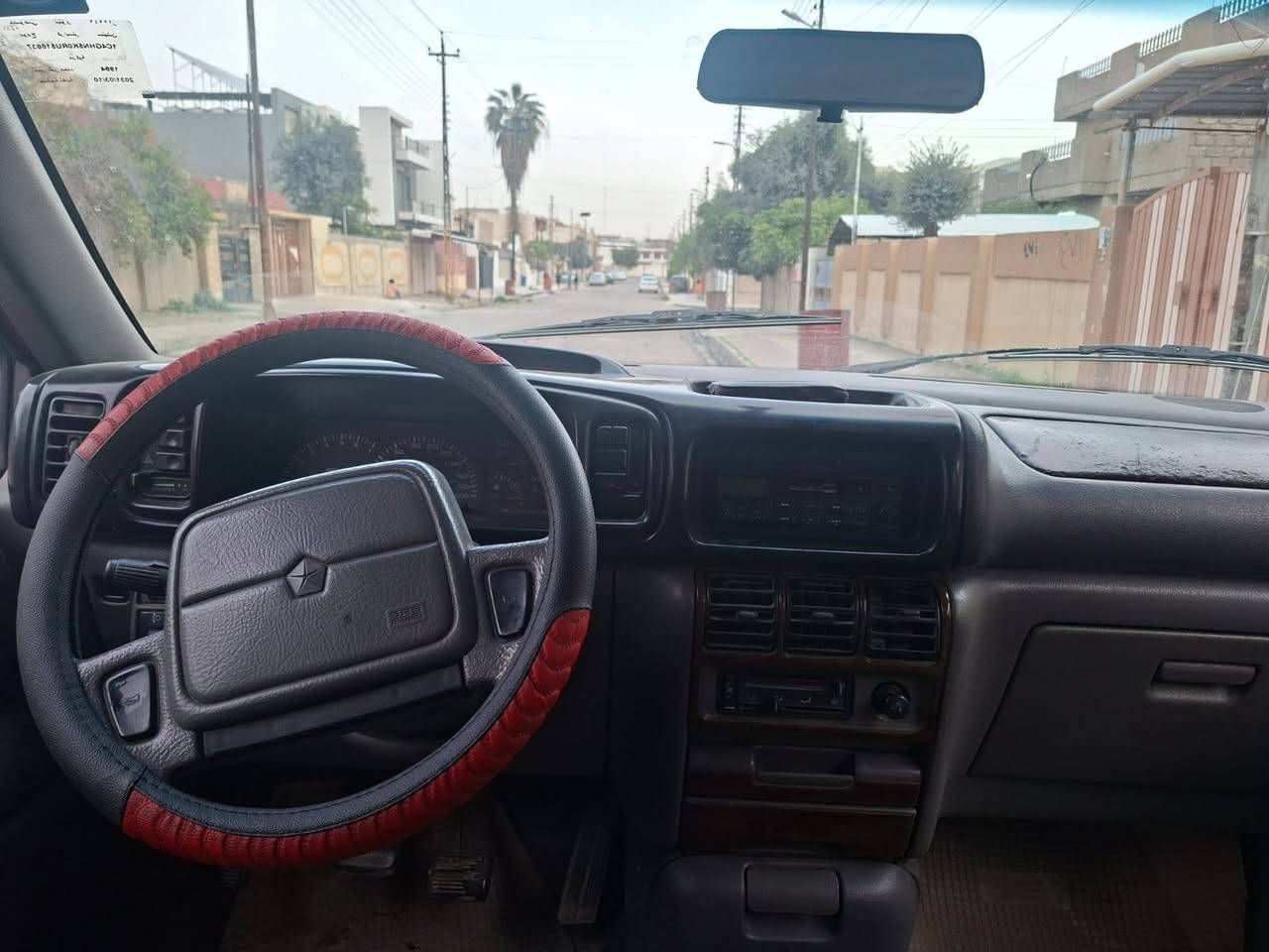 كلايزر موديل 1994 سيارة حيل نظيفة داخل نظيف معمرة جديد قبل شهر رقم وسنوية جديد محرك دوج مرايات وجامات وصندوك كهرب كير عادي دشبول نفخ مكان السيارة موصل الايسر للتواصل ***********
