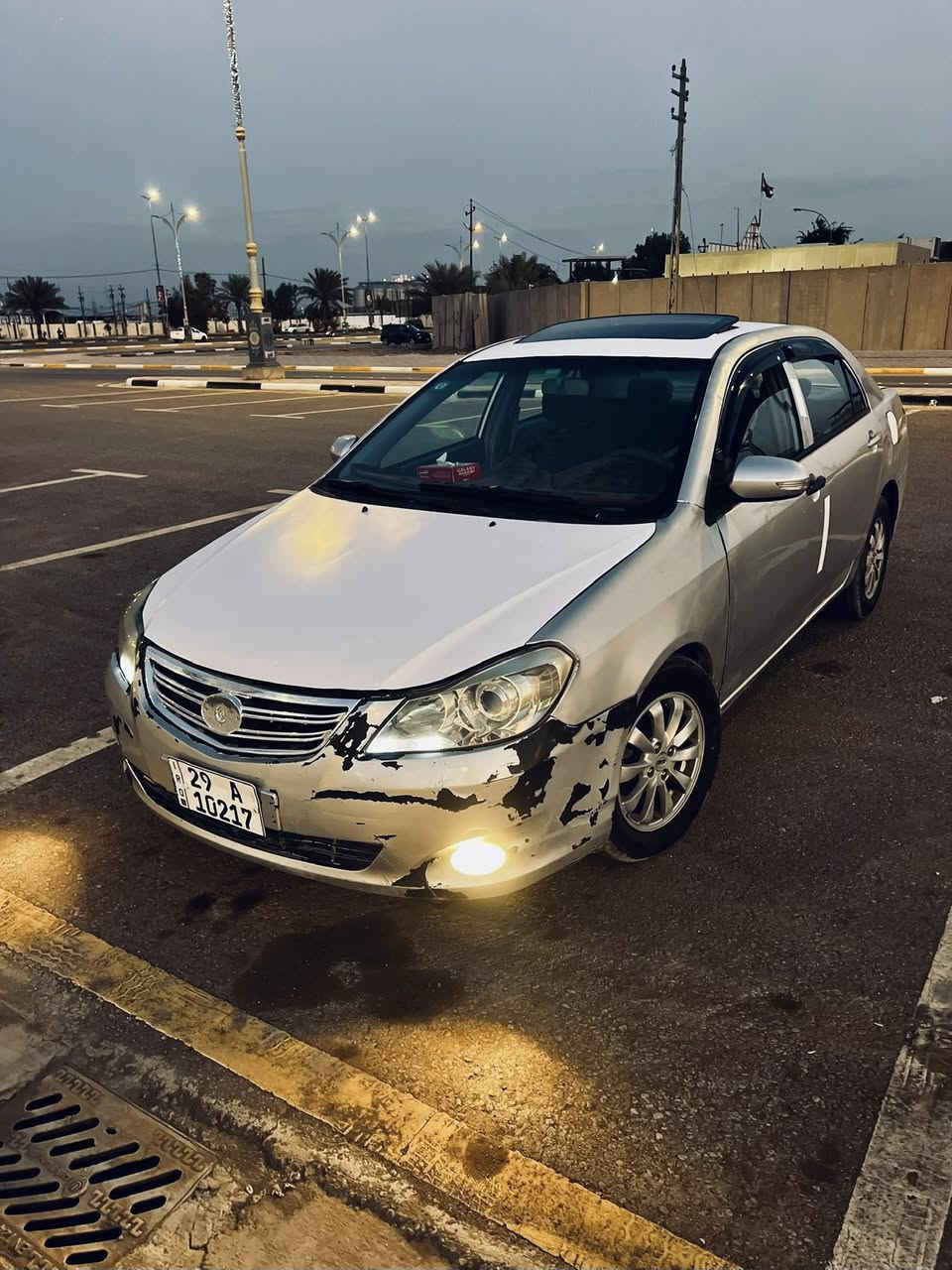 السلام عليكم بي واي دي BYD   G3
موديل 2013 رقم انكليزي مشروع وطني
 ( تتحول ب اي مكان )
حادثها جاملغ امامي ايسر مكانها كربلاء 
مكينة جديدة شادها بـ ايدي 
مواصفاتها معروفه 
( فتحة - بصمة - اشاير بـ المري - بصمة ابواب ) 
مكينة وكير بلادي للتواصل الاتصال ع الرقم 
***********
