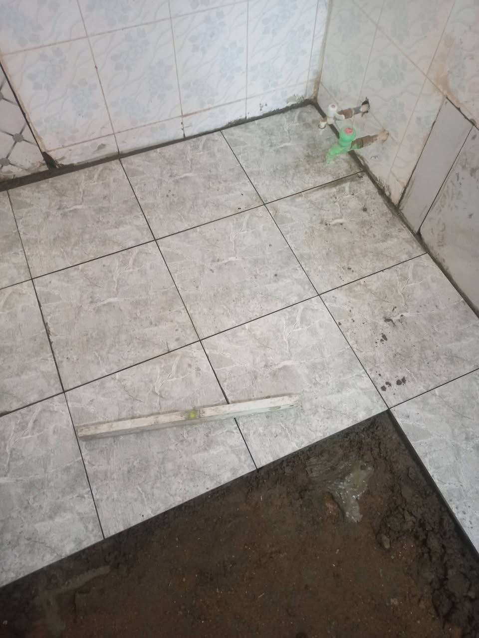 اسطة سيراميك وموزايك وانواع الكاشي شغل نظام ليزر وقفيص للتواصل ***********
واتساب ***********
