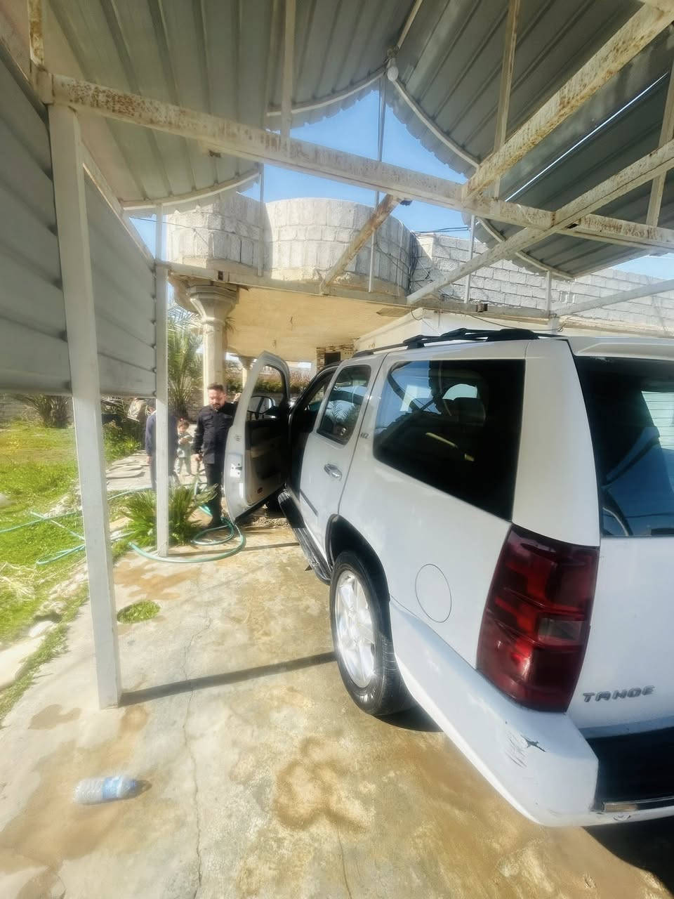 السلام عليكم تاهو للبيع ١٠. رقم اربيل بسمي مواصفات Ltzمعروفه المواصفات مايحتاج يعني فول السعر ١٦٥ المكان تكريت قضاء العلم وهذا رقمي *********** وحياكم الله  السياره حداديه امامي خلفي
