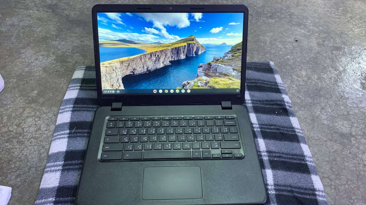 سلام عليكم لابتوب لينوفو مواصفات كروم بوك يعني اندوريد يفيد للدراسه او شغلات بسيطه او اصحاب محلات لتشغيل اغاني او اي شي 
لابتوب نظيف ومحافظ عليه وياه شاحنته 
ذاكره ١٦ كيكه تكدر تظيف رام اضافي 
مكاني كركوك ساحة طيران ماعندي توصيل 
سعره ((100 الف قفل)) اخوان محتاج فلوس لذلك ابيع 
*********** اخوكم وخادمكم
