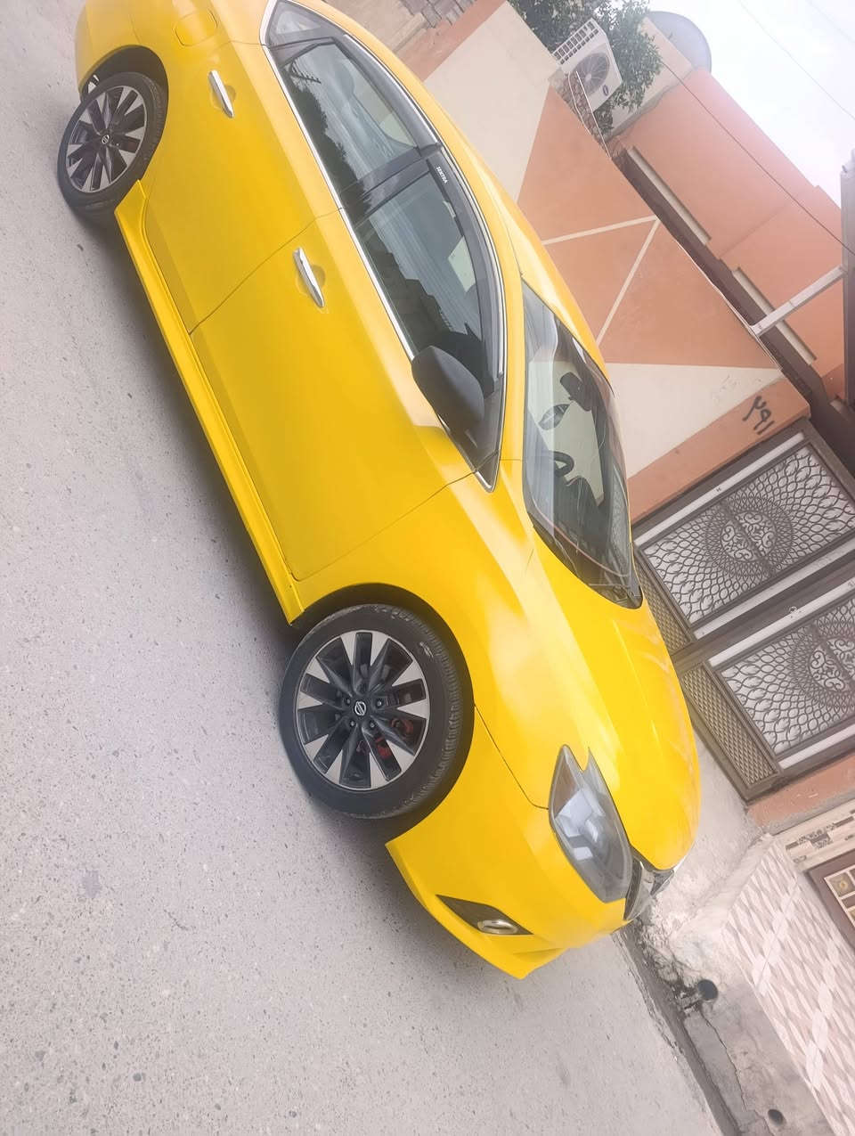 نيسان سنترا موديل 2019 رقم نينوى سيارة جاهزة ضررها معجون بالسقف بدون دواخل  السعر95عندك استفسار خابر غير موجود عالفيس ***********
