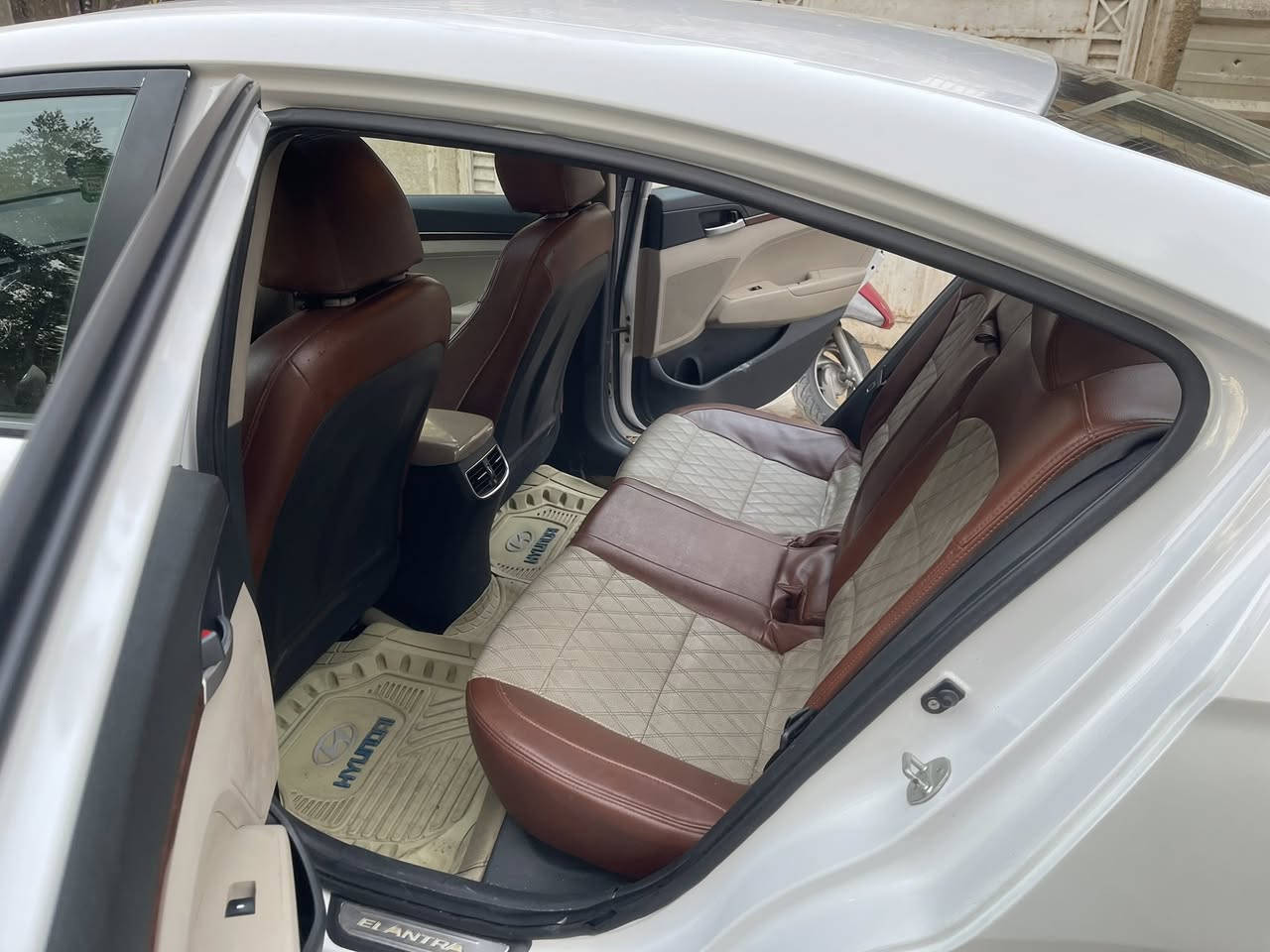 السلام عليكم هونداي الانترا 2020 خليجي سياره فول مواصفات بيها جاملغ وشويه من باب موضح بل سونار اثر شخوط بدون ضربه كير محرك كفاله مكاني بغداد الشعله 
‏***********
رقم إنكليزي جديد
