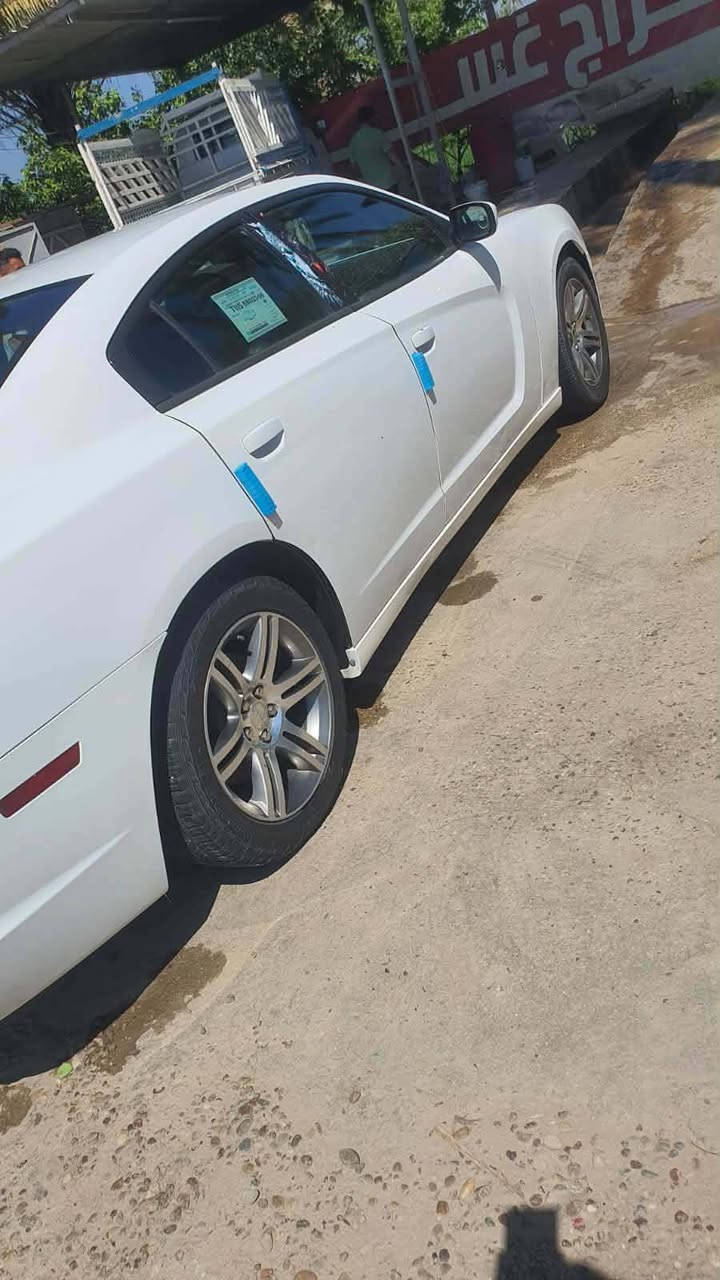 جارجر للبيع م ١٢بيه ثلاث قطع بدون دواخل رقم بصره بأسمي السعر  ١٣٥وبيه مجال حك الجيه ***********مكاني حله بيع فقط
