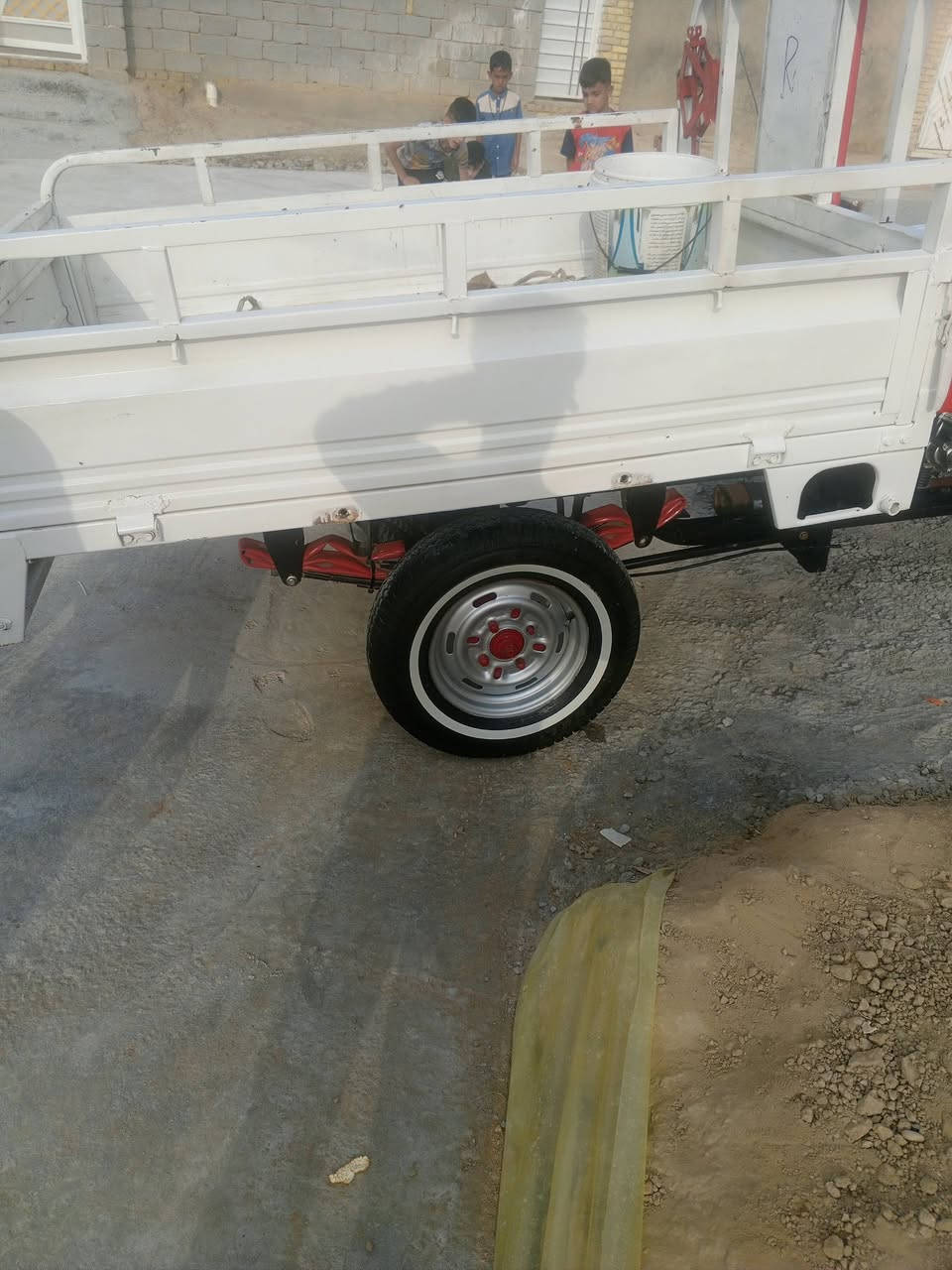 سلام عليكم ستوته 13اوراق أصولي تعميره 25كلهه جديد وياه  مضخم جديد
مكان ناصريه شطره سعر مليونين ***********
