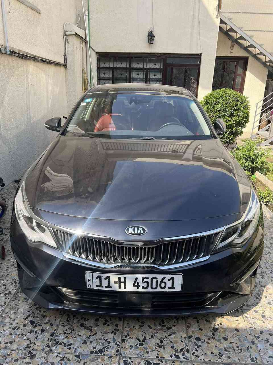 السلام وعليكم حبايب 

نوع السيارة: اوبتما (2018) فول واحد على واحد بانوراما قطعتين تبريد ومري شفط كراسي كهرباء تدفئه تبريد 

التفاصيل: بجم وصفحة السايق بس موجود السونار بل صور 

الموديل: 2018 محدث بجم 20 

اللون: فيلي 

 المحرك: gdi بحالة جيدة محور غاز اقتصادي 2400 تكدر توخر الغاز هم 
 
 الكير  (عادي / أوتوماتك) مبدل مال كصة 

عدد الكيلومترات: 121 ميل 

حالة السيارة: جيدة 

السعر المتفق عليه: 117

ملاحظا: اليحب يشتري يتفضل مكان السيارة حي جهاد الاطباء ولحد ليكسر بل سعر وبيها مجال لطيبين وتددللون 
ممتوجد فيس 

السيارة رقم جديد بسمي 
رقم التلفون ***********
