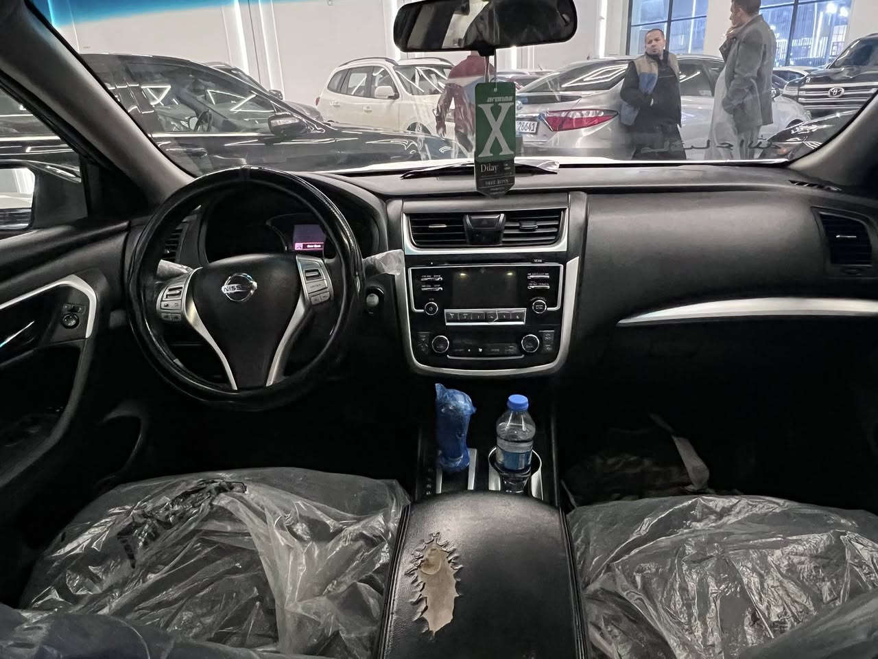 نيسان اولتما موديل 2017سونار موضح بيها 3 مكانت صبغ سياره بدون دواخل ابدا محرك كير كله شرط ماشيه 150 سياره جاهزه بدون مصرف سعر 115مكان اربيل  ***********
