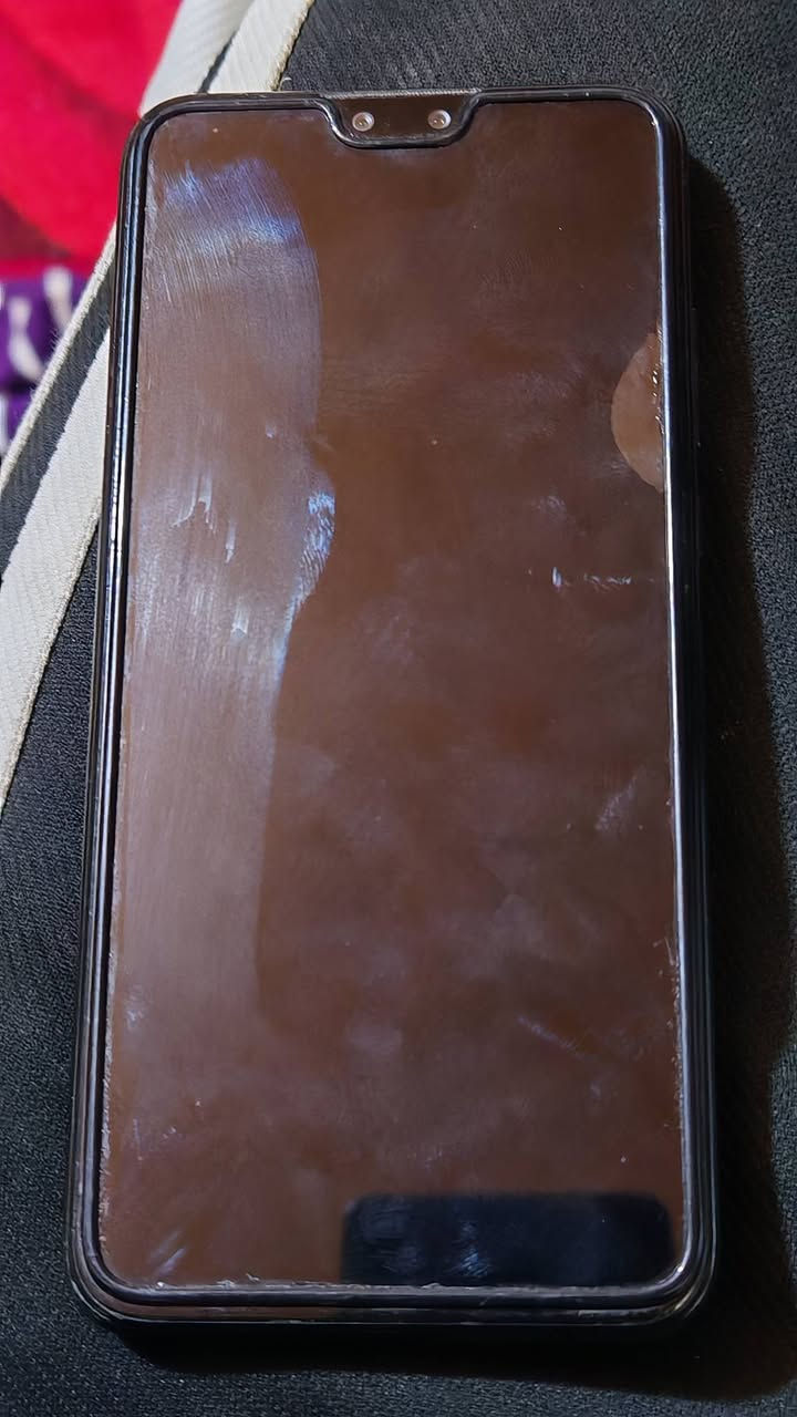 هواوي y9c.    ذاكره ٦٤     يحتاجله بس بطاريه مكان العبيدي الشهداء ثانيه : ***********
