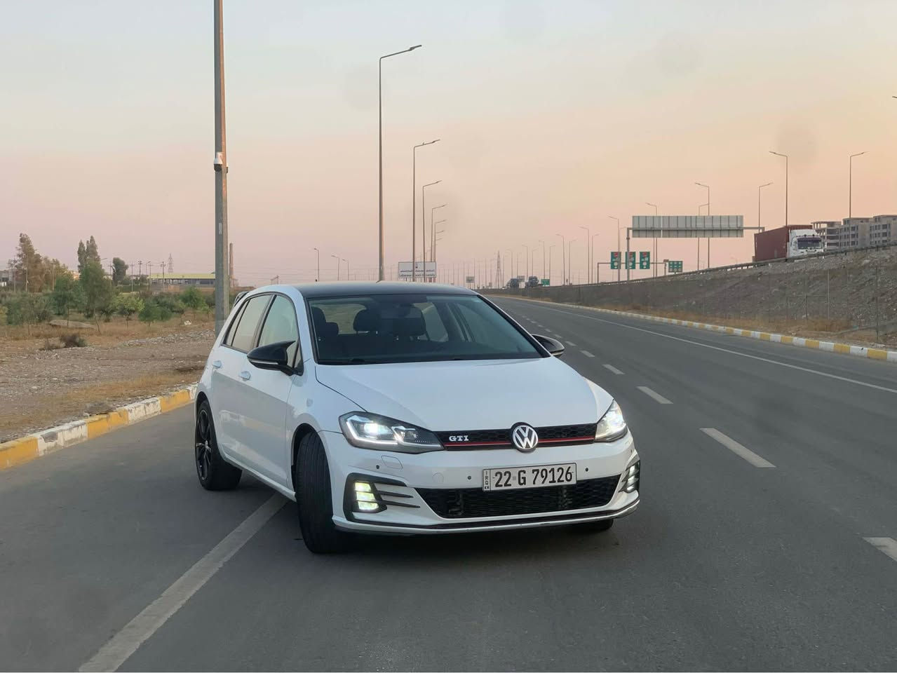 Volkswagen Golf tsi
‎2020 ڤولكسواگن گولف 
 Sمواسافةت
‎كوشن هـيتةر
‎كوشن كارةباي
‎هةيكةلي كامل كراتيتة 
 GTI
‎  بونيت و چاملغي لاي سايةق سبوغة
‎ بستةك دوسةكةي سبوغة 
‎ چاملغي سكن بستةك تعديلة
‎ ارباگي سوكان تةقيوة بيلاد دانراوةتةوة
 *********** أربيل, العراق
