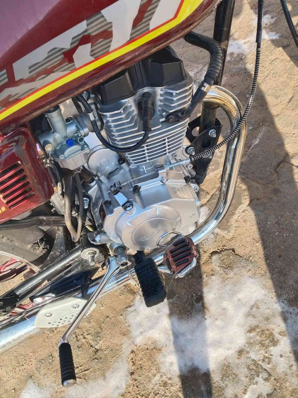 سلام عليكم 
 سيفان لبيع  موديل 23 
رقم وسنويه مداور ثاني يوم دراجه كامله تخبل 
مكان نجف حي نداء.  سعر 1150 بيع مستعجل 
***********
