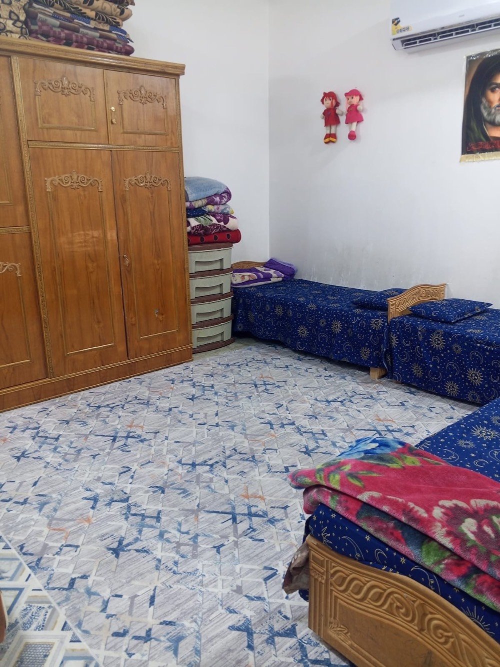 دار 100 متر حي العسكري مقابل اسواق ادم بناء جديد يحتوي على ثلاث غرف وصاله واستقبال ومطبخ 
بناء جناي درجه اولى جديد ب160 وبيه مجال 