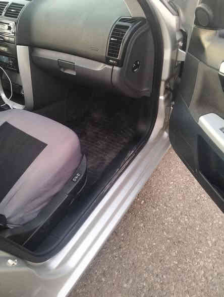 سلام عليكم سمند سورن موديل 2017 رقم بغداد انكليزي  سياره بأسمي تحويل مباشر مكفوله كفاله عامه ماعده صبغ باب سايق وشخط بل باب الخلفي 
مكفولة حته من الخياس 
دوس بلاديات 
دوشمه
تخم تاير 
صدر جديد أمامي خلفي
سياره كلش نظيفه وبل عافيه عل ياخذه 
وكلشي بيه شغال 
سويجات ثنين
كشنات كهرباء
مكاني بغداد
سعر 61 وبيه مجال وكلشي موجود بل سوك ونظيف غالي
رقم ***********
