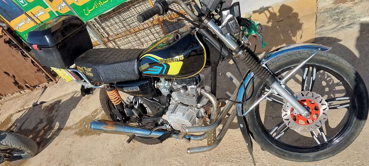 السلام عليكم دراجه سونك 2023وراق كامله عنون ديالى السعر 400ضفيره جديده بس ربط كلوب يحتاج***********
