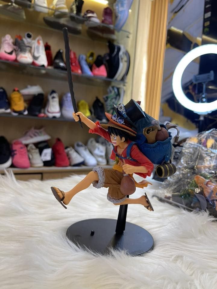 السلام عليكم
هذا المجسم هو شخصية مونكي دي لوفي من سلسلة الأنمي والمانغا الشهيرة ون بيس. 
.
سعر 15 مع التوصيل 
يوجد توصيل كافة المحافظات 
.
الاستفسار ***********
