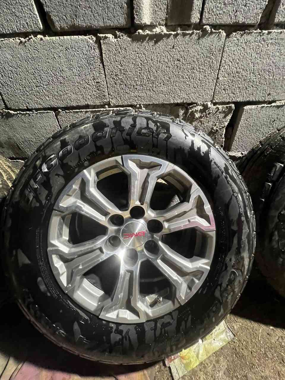 السلام عليكم ويلات للبيع تخم تاير دلوب حجم18السعر8ورقات***********
