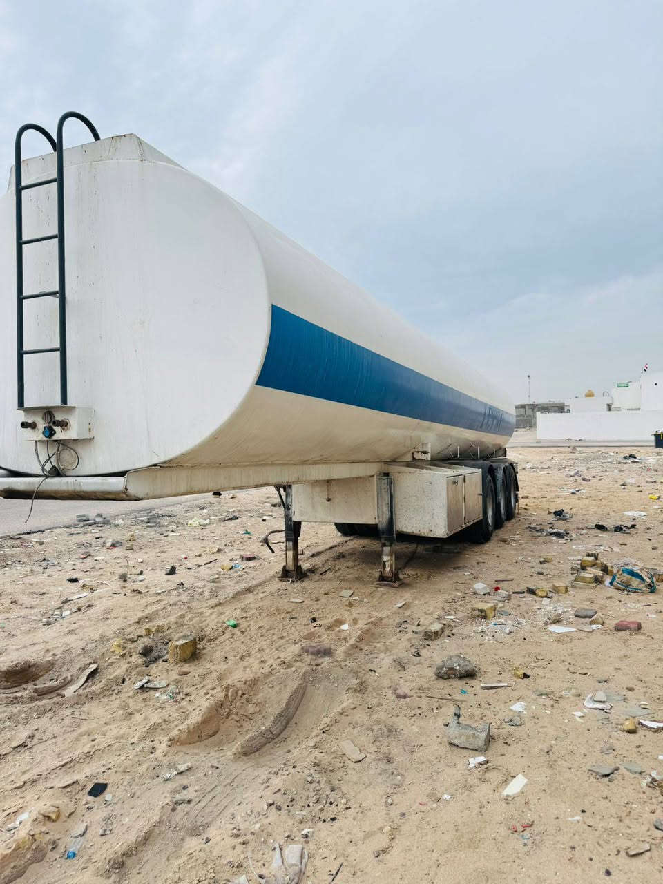 تانكي للبيع جوبلس 3محاور مزوج تخم تاير التانكي بي تحويرة بنص ابيع على وضعة الشراي يتصل على الارقام التاليه ***********
***********
مكاني بصرة قرب ساحة سعد 
السعر 55ورقة وبي مجال بسيط
