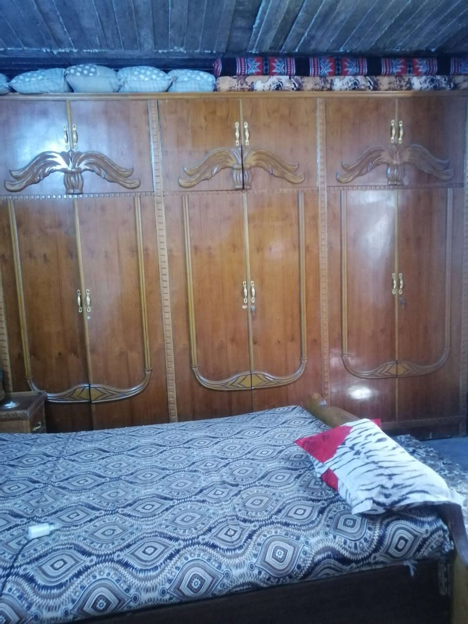 السلام عليكم غرفة اخشاب للبيع النوع صاج خشب ثقيل غرفة كامل ما شاءلله بعدها جديده السعر مليون وربع الاتصال ***********-الخاص مفتوح
