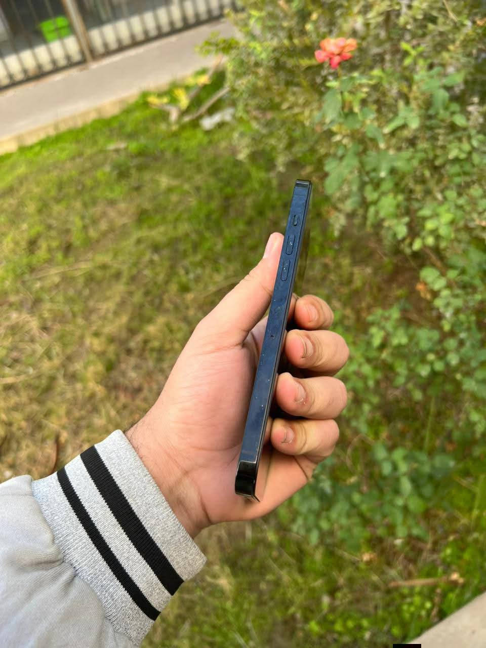 ايفون 14 برو ماكس بطاريه 85 ذاكره 256 شرط هوا وحاسبه جهاز كل عيب مابي سعره 840 بي مجال ***********
