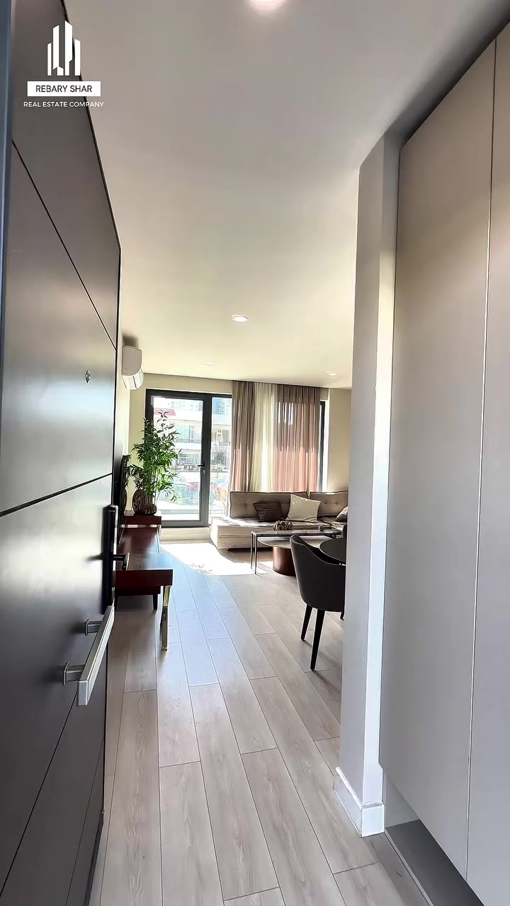 الشقة للبیع من جوارجرا جدید بل اقساط 
📐 مساحة 75 م 
🚿🚽مشتملات |  1
🛌 غرف النوم 1
🎰مطبخ و صالة الاستقبال واسعة
 
💰سعر الاجمالی يبدي من 
6 دفاتر و 40 ورقە

المقدمة 75 ورقة فقط

کامل مواصفات
الارضية خشب و سقف كناف (مغربي )  
لمزيد الاستفسار اتصل عل هذا الرقم او زورنا الی شركة ریبه ري شار 

***********  ☎️
____
#عقارات_ڕێبەری_شار
