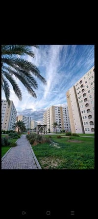 شقة120/غربي  طابق(1)عمارة مفتوحة موقع مميز مدفوعة الثمن مؤثثة كاونترnd...