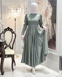 فستان فيلي • مقاس ٤٠ • لبست مرة وحدة