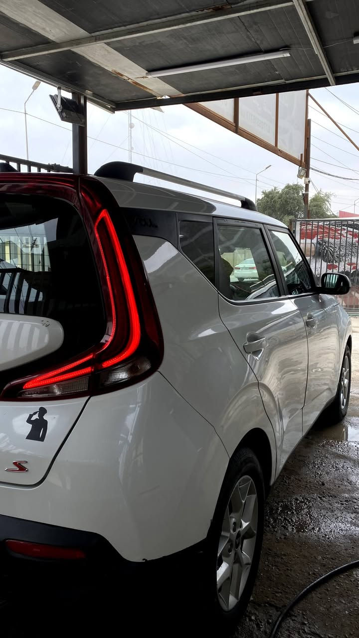 السلام عليكم 
كيا صول موديل 2020 ابيض صدفي
وارد امريكا - جالمغ الأيسر الخلفي 
والعراق جاملغ الأيسر الامامي
ممشى السيارة 155 كيلو
السيارة بإسمي رقم بابل تحويل مباشر
سعر السيارة 147 وبيها مجال بسيط
للتواصل ***********
