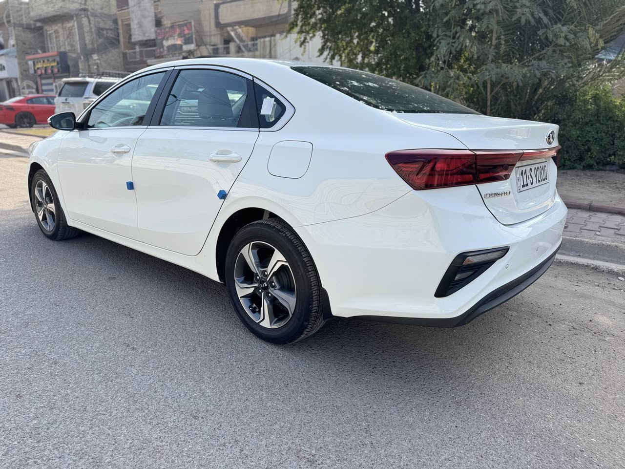 السلام عليكم
* كيا سيراتو خليجي 2021 
 شركة المجموعة الدولية العراقيه
* محرك  1600 دوش
* كير AT
ماشية ٤١ الف
* سلايد روف
* تبريد قطعتين
* أشاره بالمري  
* تحكم ستيرن 
* ويل كب 16 
ملاحظة مكفولة من الصبغ والتبديل 
    ( بارد كد شبر حلوب بسيط )
* السعر 158 وبيها مجال ان شاءالله
* مكان السيارة  / بغداد ، البنوك
* رقم الهاتف
***********
