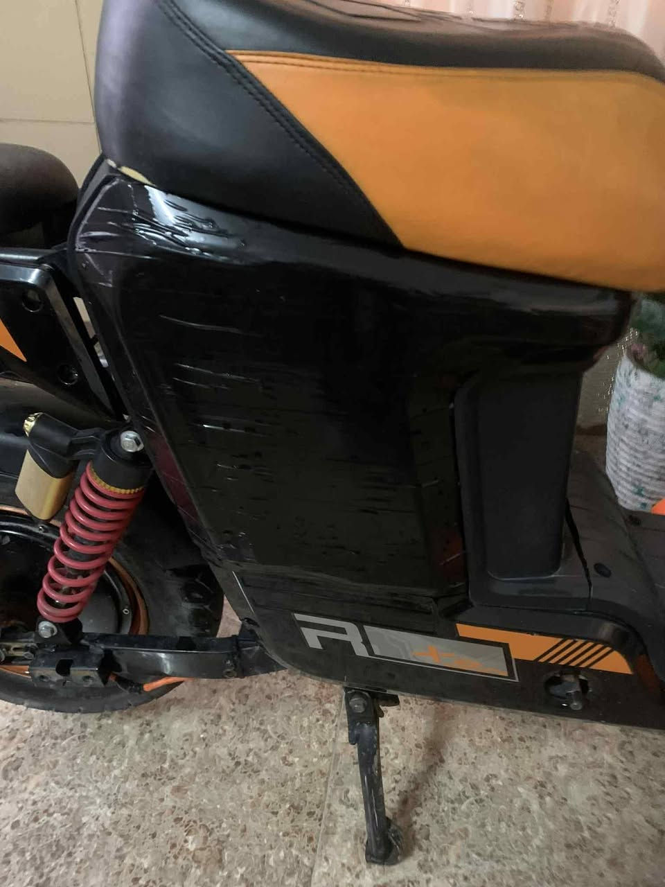 سلام عليكم لبيع x900 سعر 400 وبي مجال 
موصفات معروفا 
اشاير لايتات كلو شغال ما بي اي نقص 
نضافه 90%. كله شغال 
بريكات هيدروليك وره وكدام 
ملاحضه/الدرع الي بل صفحه مضروب ستيكر موضح بل صوره 
5 بطاريات.  ما مضروبات رقمي ***********
مكاني مزارع زيونه الي يم الشلالات
