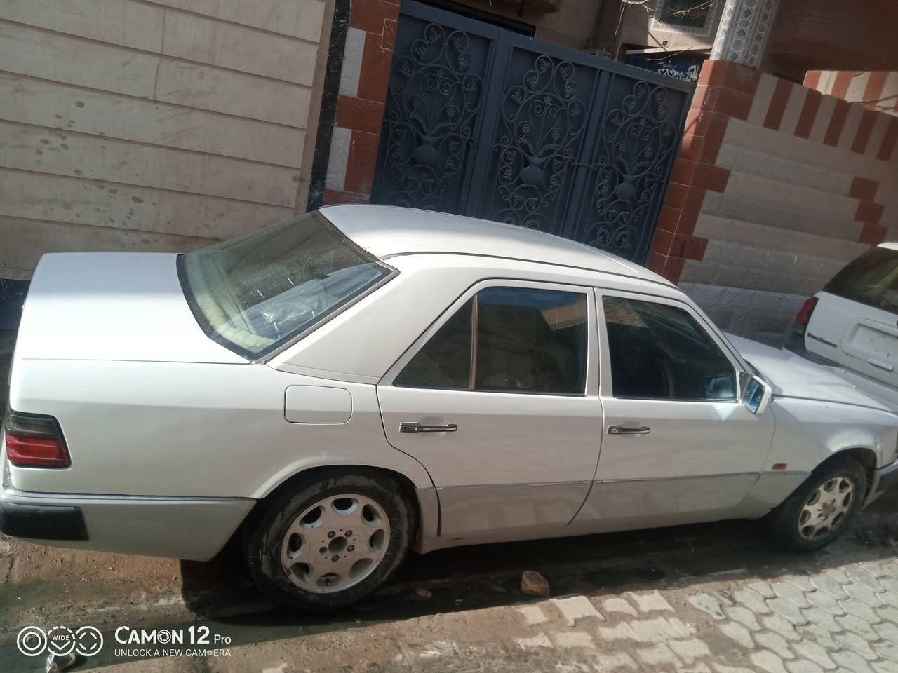 للبيع أو المراوس حسب القناعة
اMercedes-Benz W124 300
موديل 92 
السعر 50 وبيها مجال قليل
 محرك بطّة 3000 جديد ابو الديلكو 
 كير جديد
 تخم تايرات
 حدادية جديدة
 قواعد دبلات، بلاديه 
المكان سماوه 
للاستفسار والاتصال ***********
