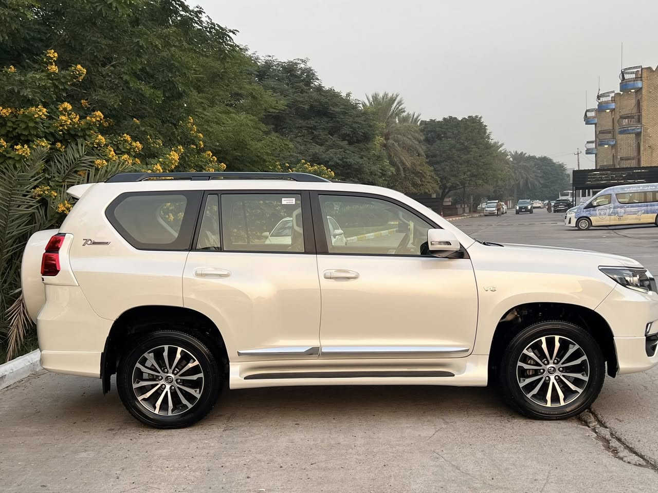 السلام عليكم 
 بعد التحية والاحترام

برادو 2022  TXS خليجي شركه  جيهان تيوتا العراق ضمان ساز 

6 سلندر  4000  سياره كفاله عامه  لاصبغ ولا تبديل ولا شخوط  ولا بارد حتى الدعاميات كير مكينه  كله بشرط 
الموصفات 

سلايت 
بصمه
شاحن واير لس
كشنات جلد اصلي بلادي قرميدي 
كشنات اثنين كهرباء
مطفئه اماميه 
تشغيل عن بعد
ترحيب 
اناره هالوجين 
فور ويل 
دبل تانكي
اضوية ليزرية بالدوسه
مر ي شفط 
3 قطع تبريد
هوك
ثلاجه 
بخاخ لايت 
وباقي الموصفات المعروفه 
ماشيه 45  الف   حقيقي شرط الفحص  

كتلوكاتها وكاعياتها وبصماتها كلها وياها 
رقم اربيل بأسمي 
وبيها ضمان 5 سنوات او 100 الف كيلو 

السعر 448 وبيها   مجال

مكانها بغداد العامريه 

***********
