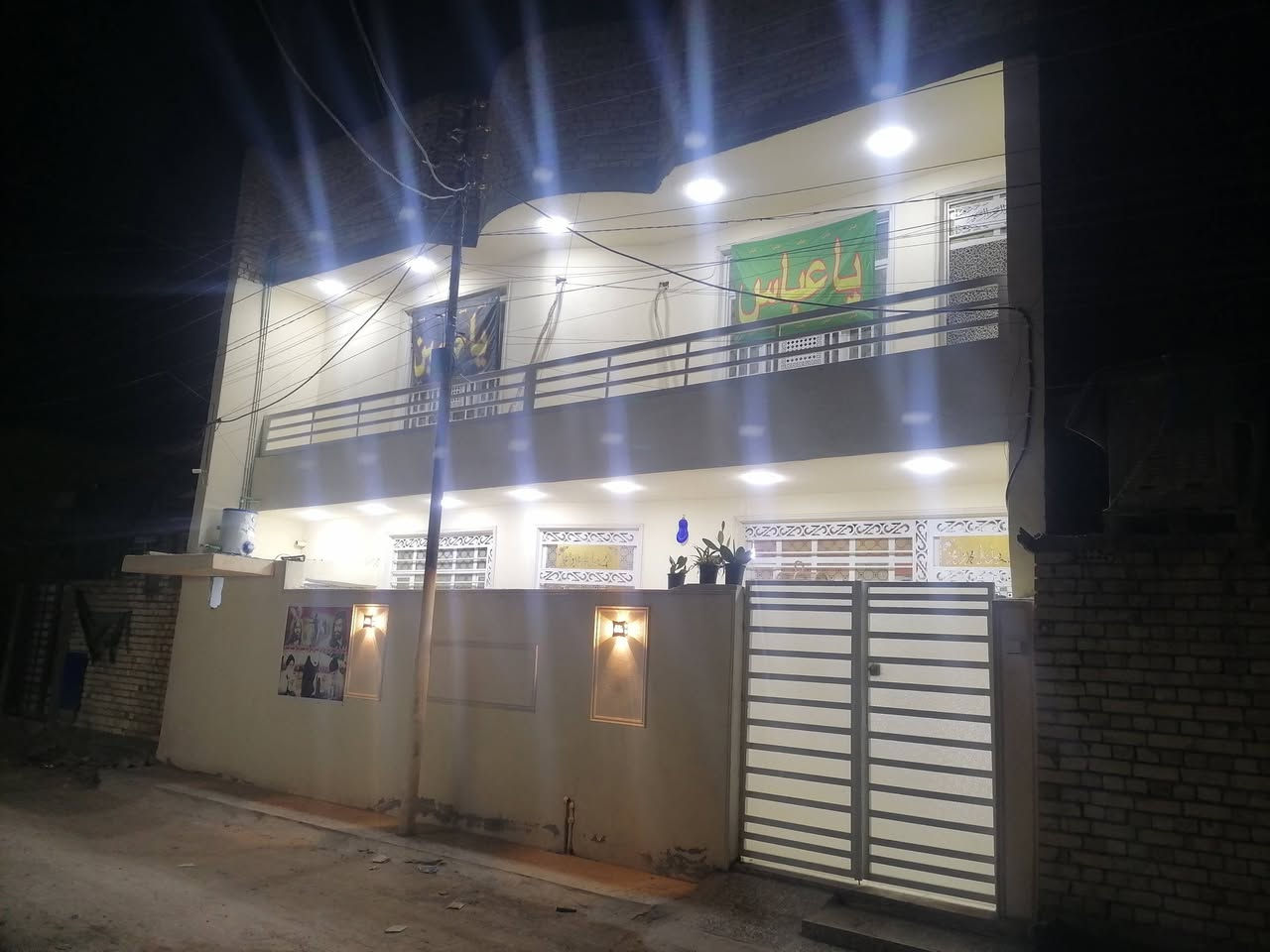 بيت مربع المساحة ١١٠ بالضباط الثانيه
بدايه المنطقه ثاني فرع على شارع عشرين
الاتصال ***********
