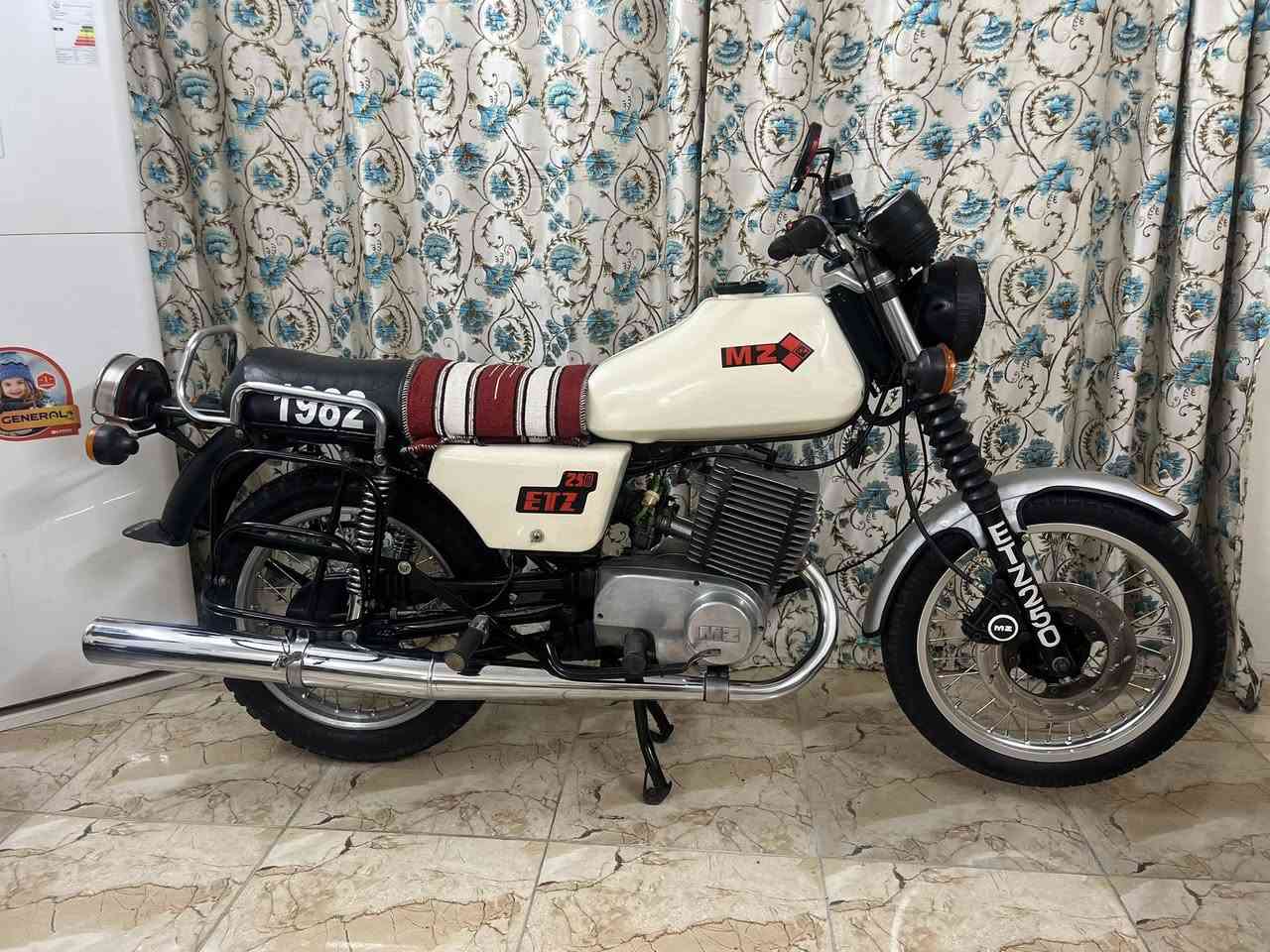 السلام عليكم امزت 82 للبيع كصة 3  لحيم خشم  وجوة الكشن صوب واحد بدون بدون بدون.
***********
