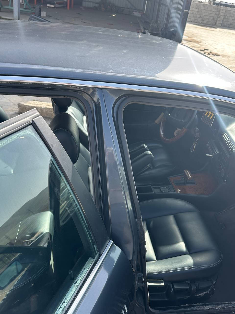 بەناوی خوای گەورە
ئەدمنی بەڕێز 
ئەم ناوغورفەیەم هەیە ماشەللە لۆک لۆکە 
بەرگەدەرگای سفر کوشنی سفر کامل ئەیفرۆشم
دوای پەرەدەی بیلادیشە بۆسعر تەلەفون کەن
***********
