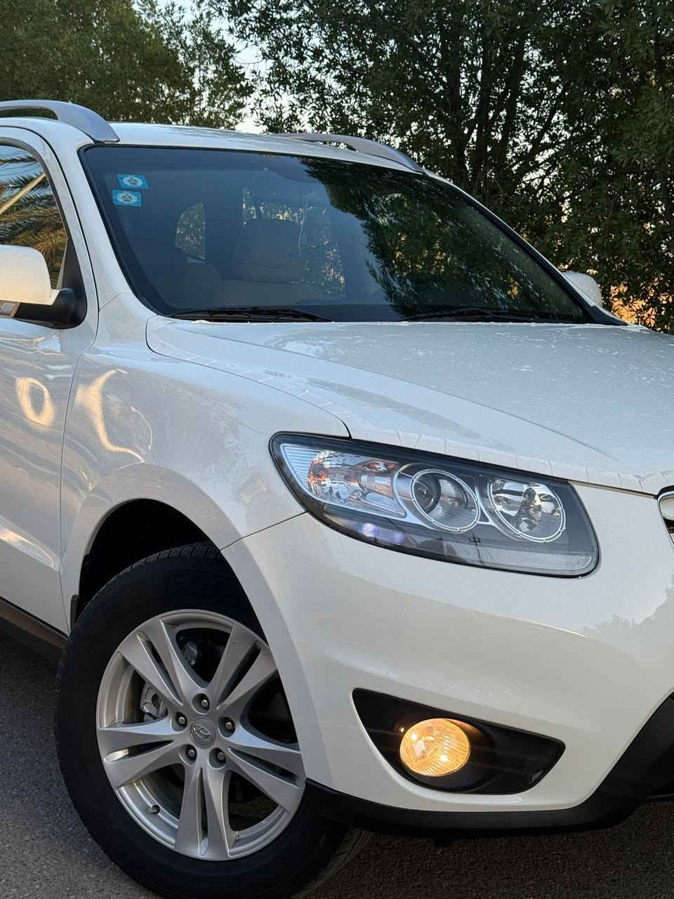 السلام عليكم اخوان هيونداي سنتافي موديل ٢٠١٢ استلام الشركة العامه للسيارات الوجبه الأولى باسمي من الزيرو رقم بغداد الجديدة السيارة ماشية ٧٢ الف  جديدة جدا ومكفولة من ضربة وصبغ وتبديل بعدها بجياست الشركة كير محرك مكفول من الفتح المواصفات فور ويل حساس خلفي كامره مري شفط داخل بيجي 5 ويل كب محرك ٣٥٠٠ و٦ سلندر مكاني بغداد السعر (178)رقمي للاتصال ***********
