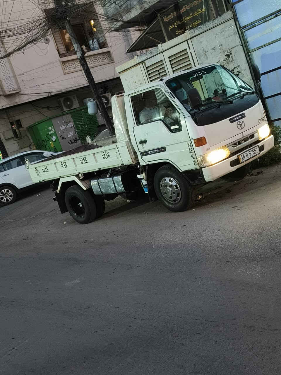 السلام عليكم
تيوته راس الثور قلاب محرك بلادي16B

شاصي مكفول سياره حلوه ومصالي هواي من اخذتها بسمي رقم انكليزي رقم بصره مشروع وطني صالي شهرين من حولتها سنويه صالحه لغايت 2030 سياره نضيفه بمعنه الكلمه محرك نضيف كهربأيات كلها شغاله 
موديل 1995
رقم الهاتف وبي واتساب ***********
