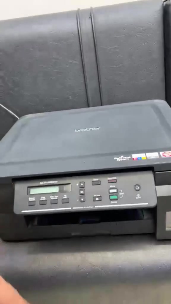 طابعه برذر T-520 للبيع بسعر ١٠٠ قفل الطابعه جديده حته حبر الشركه بعده بيه الطابعه متروكه وابيعها مكفوله من كلشي يرادلها تنضيف بسيط *********** مكان بغداد

