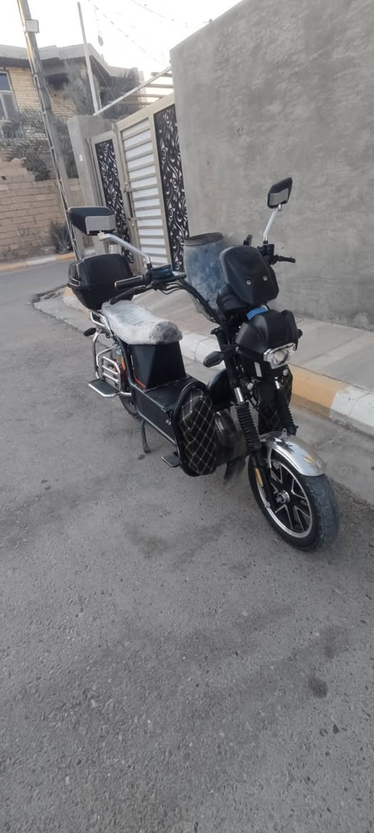 سلام عليكم مطور لبيع2025مثل ما وضه بصورة بطاريات على فحص كل شيء شغال ***********السعر600وبيه مجال
