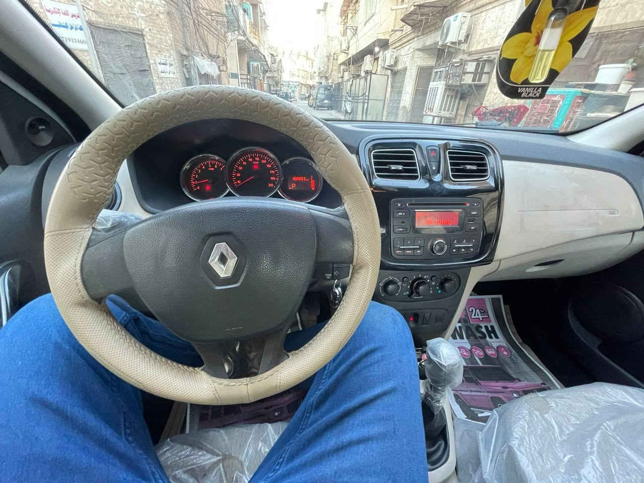 السلام عليكم رينو سيمبل موديل 2016 ماشيه 165بيه باب صبغ وشبر بالهلال جاملع شبر صبغ سياره حره بسمي سنويه جديده مكان الاعظميه ***********
