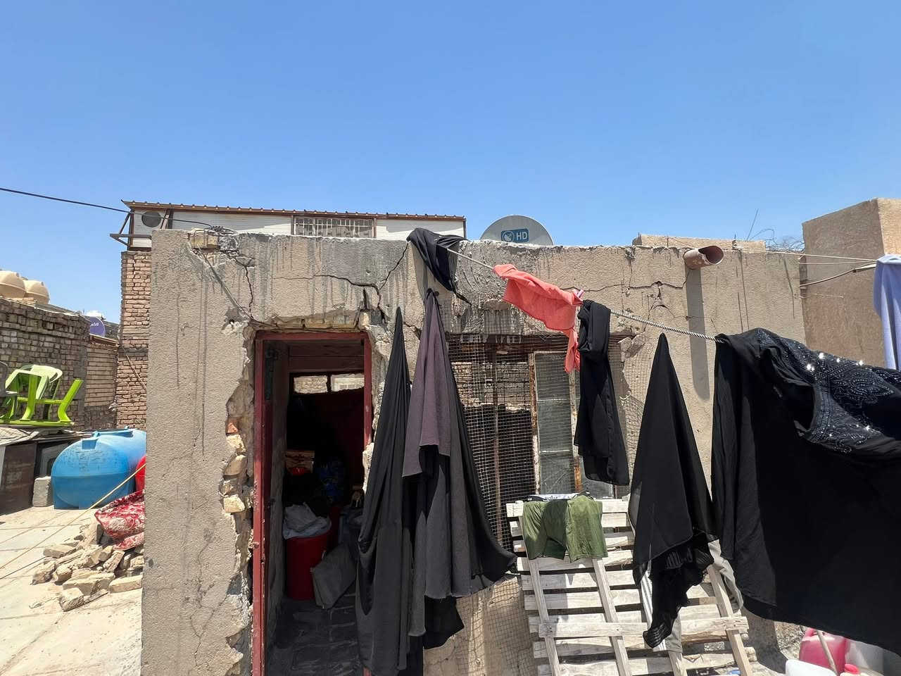 السلام عليكم نصف قطعه البيع شارع الفلاح قطاع 39 رابع دربونه البيت تفليش الاستفسار اكثر الاتصال ((***********))
