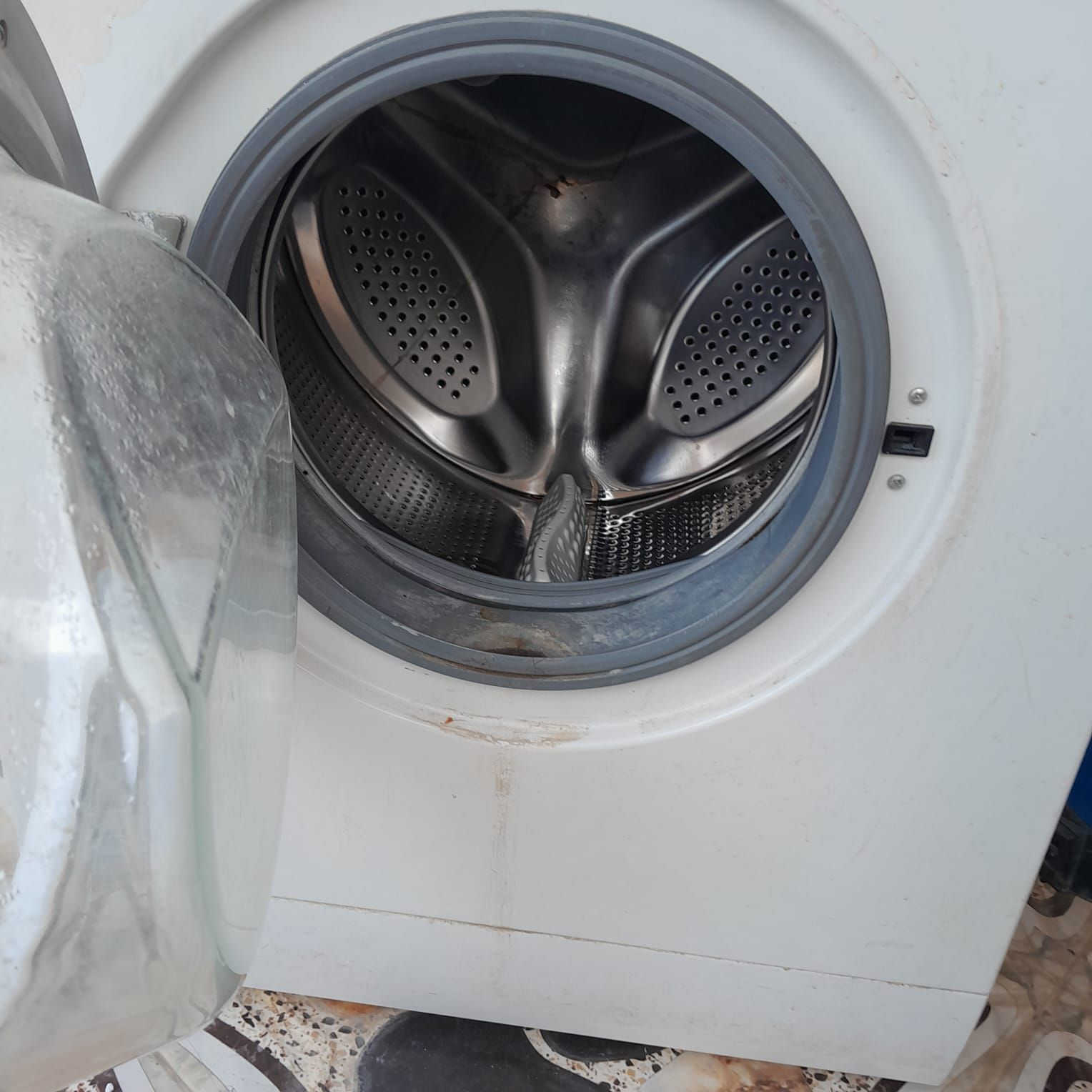 هاي الغساله للبيع بيها عطل بسيط  السعر 70وبيها مجال الاتصال على الرقم ***********....مكاني الحجاج
