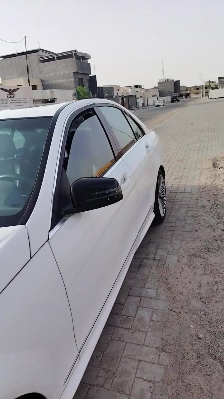 سلام عليكم ورحمة الله وبركاتة ماسدس C250 (2013)فول مواصفات مكينه اربعة سلندر تيربو 2500
رقم شمالية سنوية جديدة شرط التحويل 
مكاني البصرة المدينه الرياضية مقابل مجمع الامل السكني الاستفسار ***********

