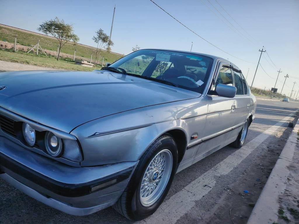 بي ام موديل 1990محرك بيلا 525كيرعادي سياره جاهز من كول شي تايرات جديد دواخل صاج سنوي جديد شرط تحويل وكال سعر 49بيها مجال *********** كركوك, العراق
