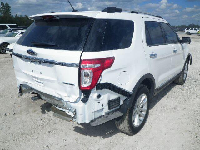 السلام عليكم فورت اكسبلور 2013 رقم بغداد دولي بأسمي السياره جديده وخير من الله مابيه ولاقطعه بس الدعاميه الخلفيه وشويه من الجنطه تجي تفحص وتاخذ سونار وتقتنع 
شاشه كبيره تحكم ستيرن جهتين اشاير ترحيب جنطه كهربائيه السياره مال بيت مامتعوبه 
السعر 120 وبيه مجال قليل وماكو بيهج سعر 
اي استفسار
***********
 ***********
مكانه بابل مركز المدينه
