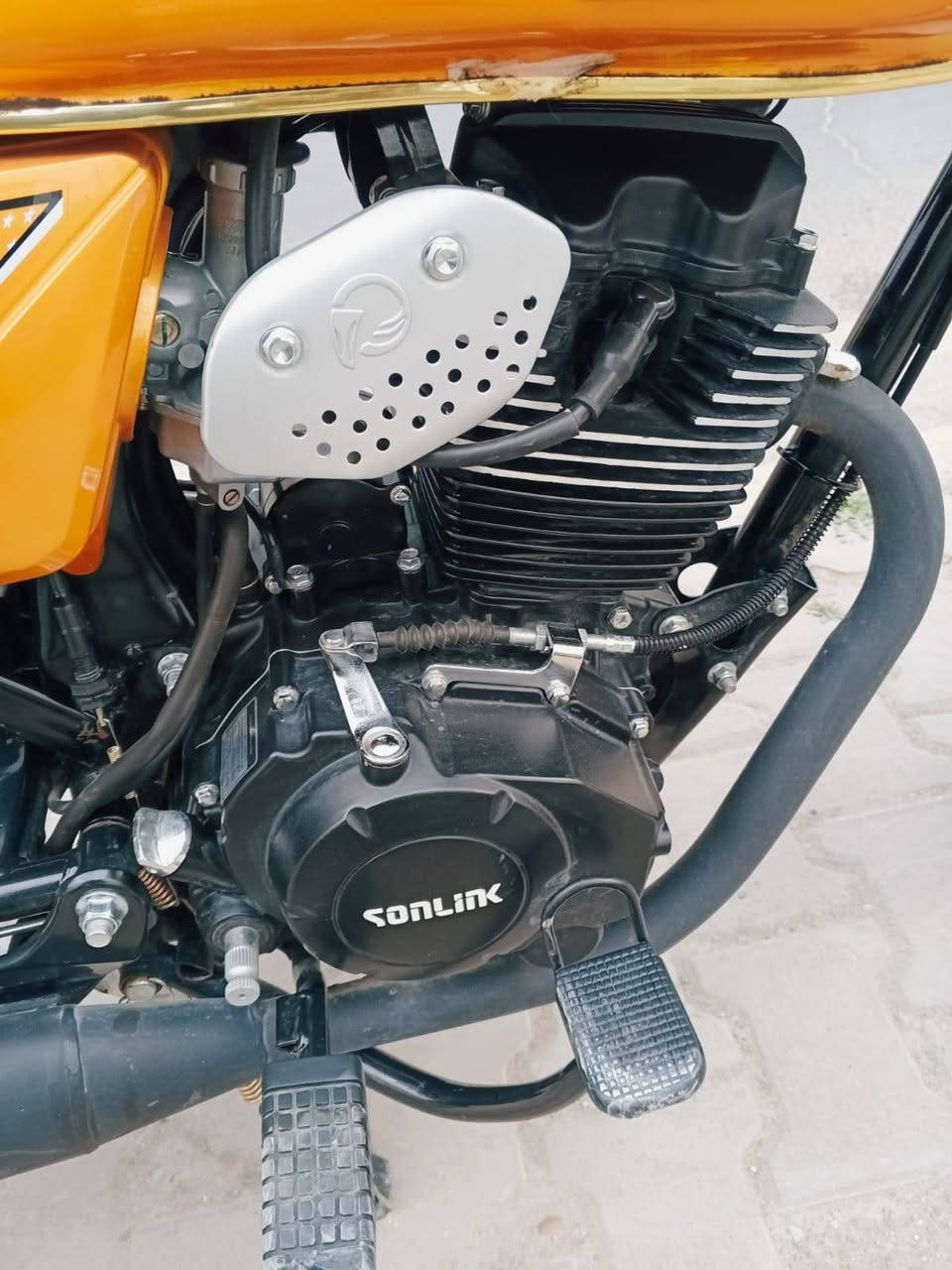 السلام عليكم دراجة ايراني سونك موديل 2025 نازلة ب 2026 شهر الواحد دراجة زيرو شخط مامشخوطة محرك 200 صالنصة كاتم خمسة كير سلف هندر بصمات اثنين دراجة زيرو زيرو اوراق المعرض السعر 850 وبيها مجال قليل العنوان بغداد الشعلة 

***********
***********
