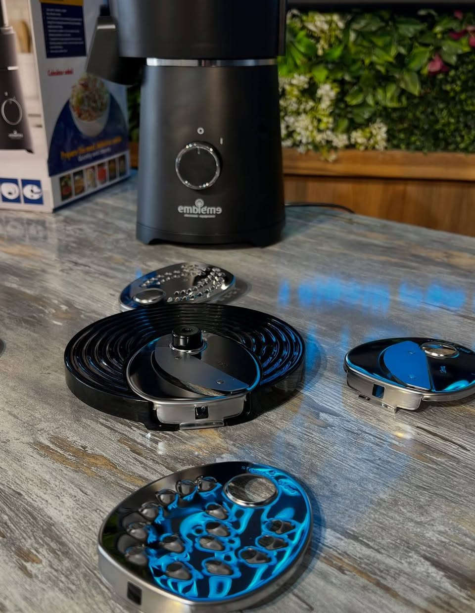 🔥
مفرمة وخلاط خضار 6×1 من ماركة Emblema 💪✨
✔️ قوة 200 واط
✔️ فتحة إدخال كبيرة (Big Mouth)
✔️ 6 شفرات/رؤوس للتقطيع والبشر بأشكال مختلفة
✔️ سهلة الاستخدام والتنظيف
✔️ مثالية للسلطات، البطاطا، الجزر والخضار اليومية 🥔🥕
توفر وقتك وجهدك وتخلي شغلك
 بالمطبخ مرتب واحترافي 👌✨

التوصيل مجانا كل محافظات


**إذا كنت صاحب هذا الإعلان وتريد حذفه لأي سبب، رجاءا أرسل رسالة إلى الدعم الفني**