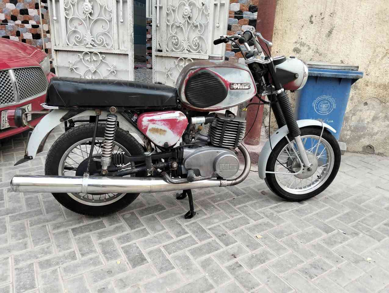 السلام عليكم دراجه للبيع 81 بدون لحيم وبلاديه كلها بس الكابريتر مو ألماني كصه 3
السعر مليون وخمسميه

وبيها مجال مكاني بغداد

***********
