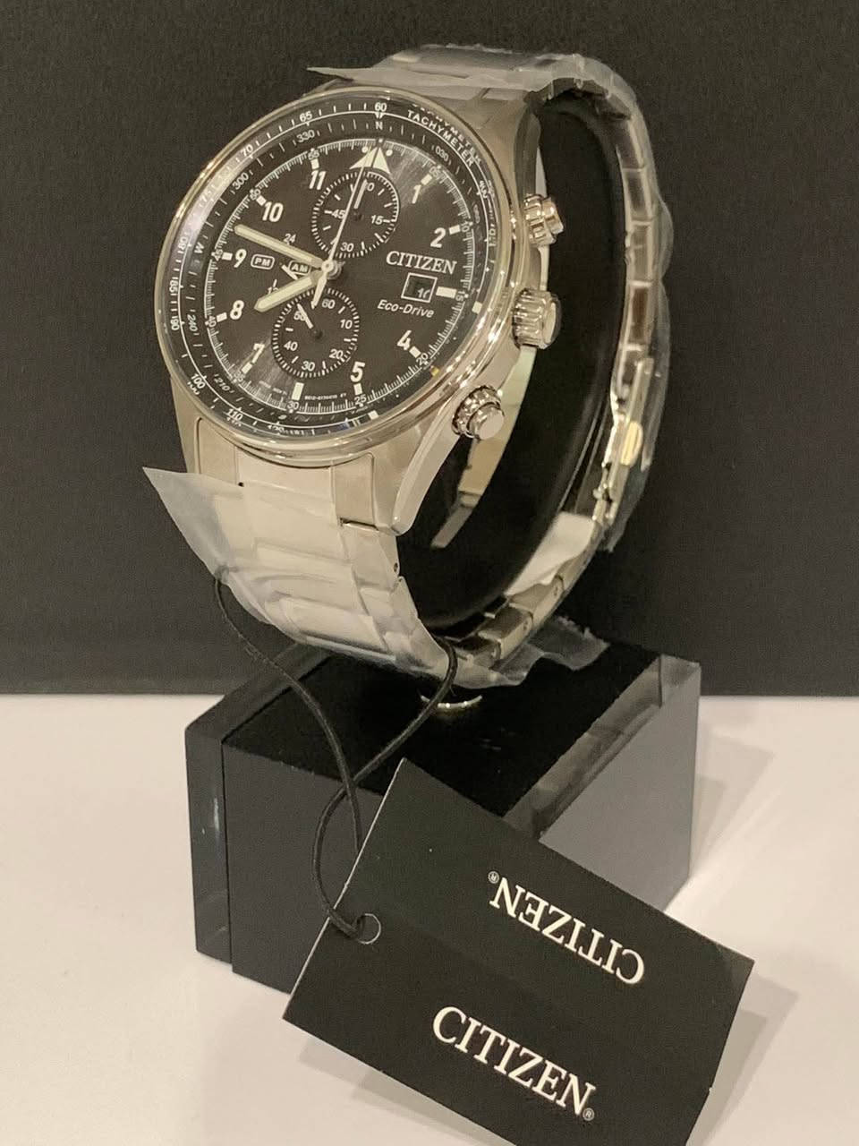 السلام عليكم.....
ساعة CITIZEN ياباني اصلي بطارية
شحن ضوئي ECO DRIVE 
سوبر كوارتز 
ستوب وج 
كرونوكراف 
نافذة للعرض التاريخ
سناتر شغالة 
أميال وارقام فسفوري 
سنتر ثواني ثانوي 
نظام ٢٤ ساعة 
القطر ٤٣
مقاوم للماء ١٠٠م 
سير حديد ستانلس ستيل معلم 
جديد غير مستعمل مع العلبة الأصلية وبطاقة الضمان 
السعر ٢٠٠$
يوجد توصيل ***********
