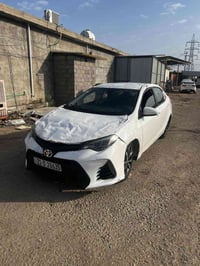 كورله ٢٠١٧ LE بيه حادث مواصفاته تحكمات استيرن جهتين قياده ذاتيه او بعد...