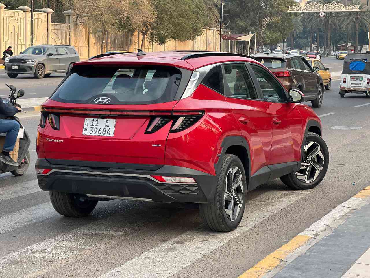 السلام عليكم توسان موديل2023مكينه2500حادث امريكه طرف البنيد وهنا مصبوغة عام بدون دواخل لغد شاصي مكفول فول فتحه بصمه السعر155عنوان بغداد الكرخ *********** ماشيه36ميل
