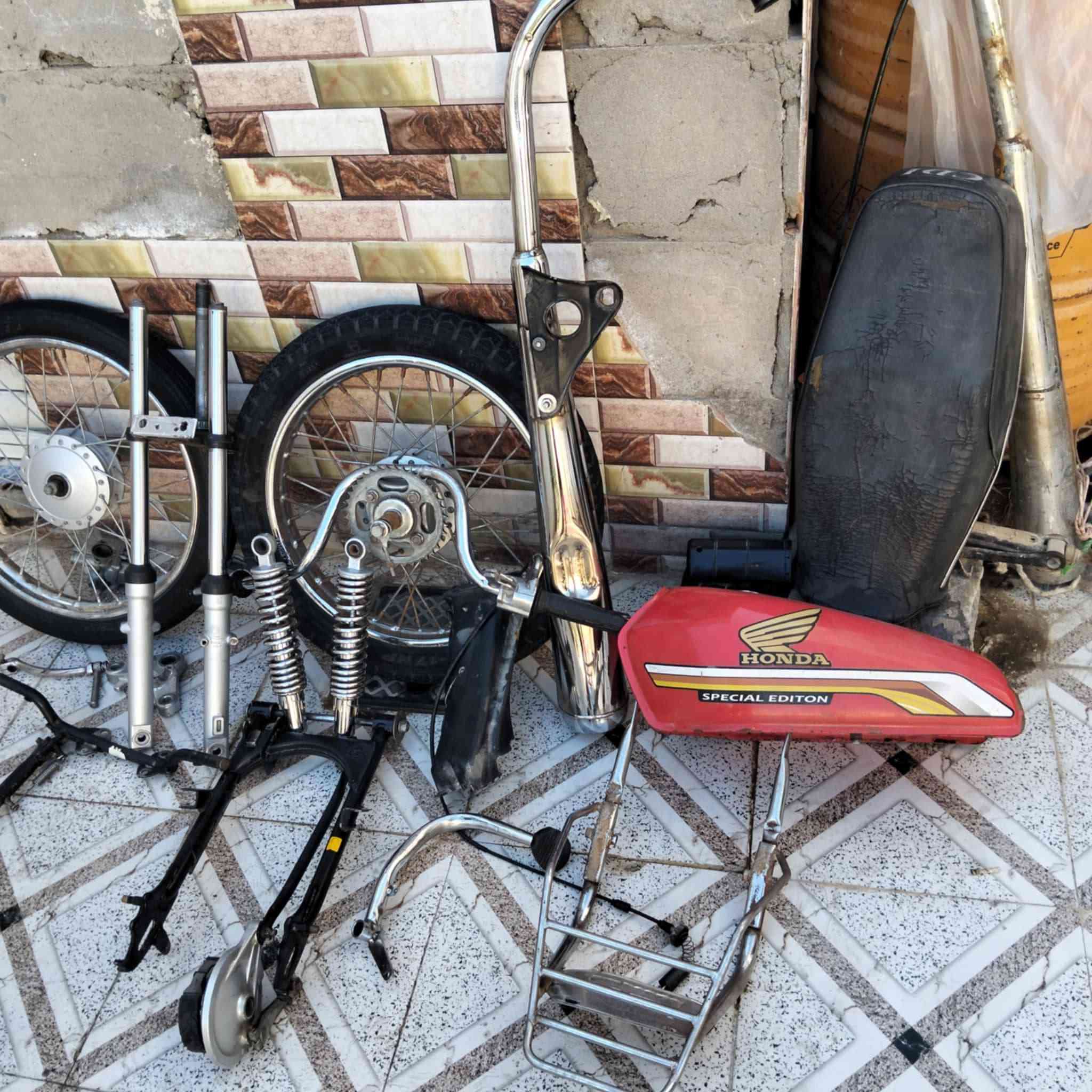 السلام عليكم تعميره للبيع او مفرد هم ابيع كلمن وسعره المكان ناصريه الفضليه وهاذه حساب الولد ورقمه ***********
